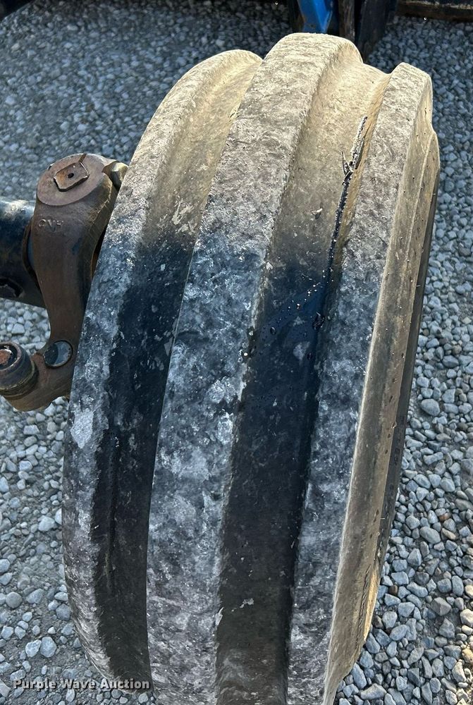 image for item NQ9933 2007 New Holland TN85DA  tractor