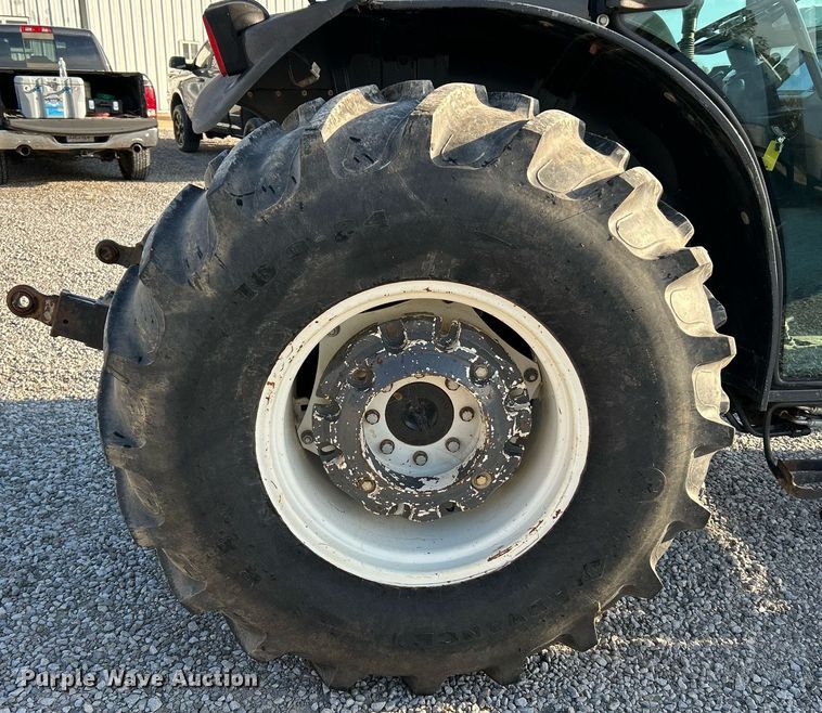 image for item NQ9933 2007 New Holland TN85DA  tractor