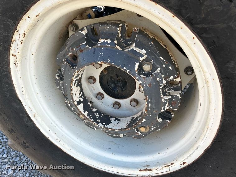 image for item NQ9933 2007 New Holland TN85DA  tractor