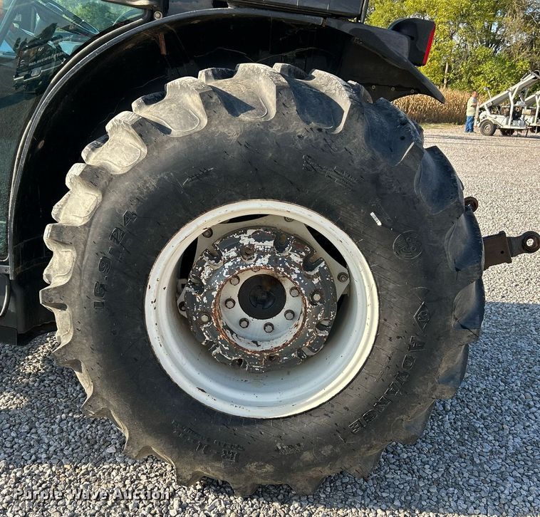 image for item NQ9933 2007 New Holland TN85DA  tractor