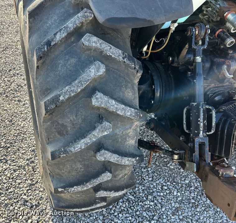 image for item NQ9933 2007 New Holland TN85DA  tractor