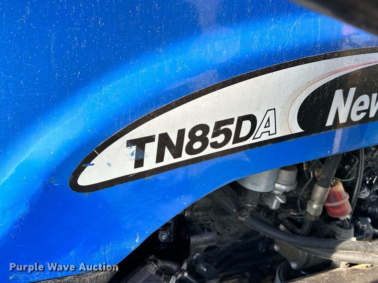 image for item NQ9933 2007 New Holland TN85DA  tractor