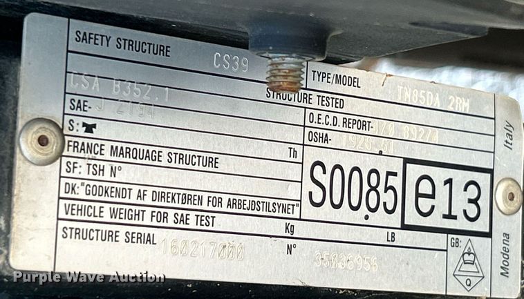 image for item NQ9933 2007 New Holland TN85DA  tractor