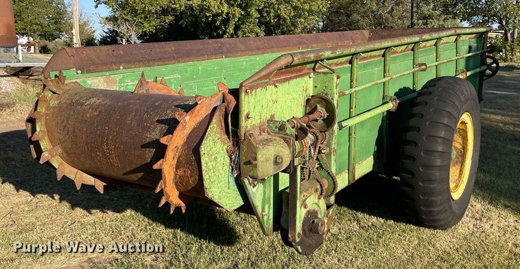 image for item NX9880 John Deere E0054  manure spreader