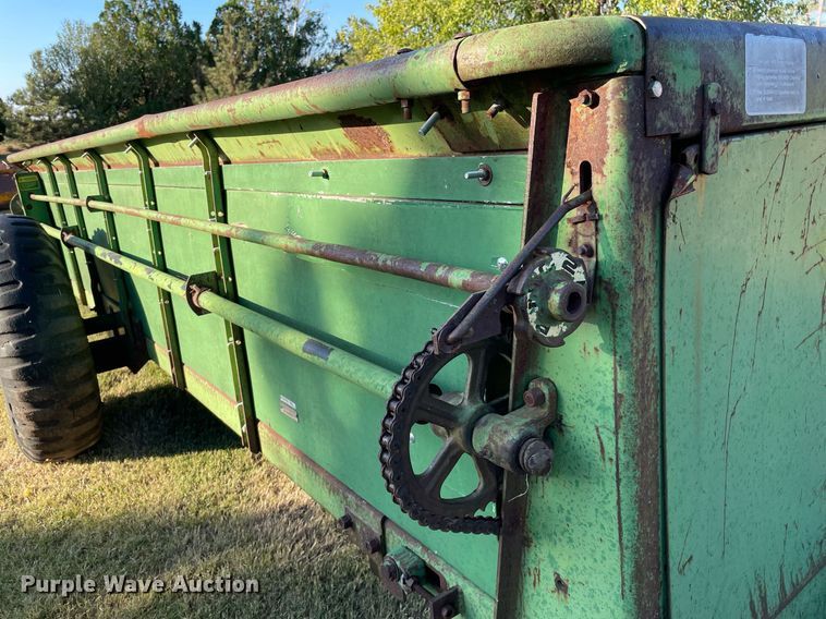 image for item NX9880 John Deere E0054  manure spreader