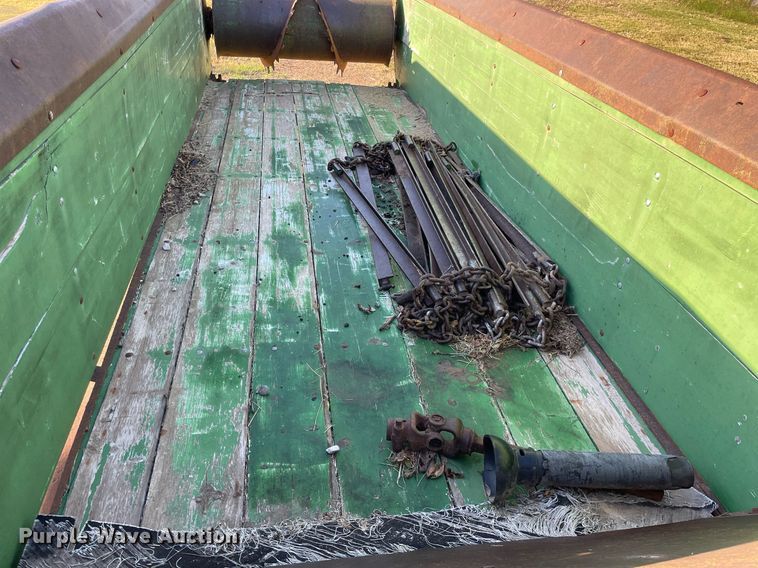 image for item NX9880 John Deere E0054  manure spreader