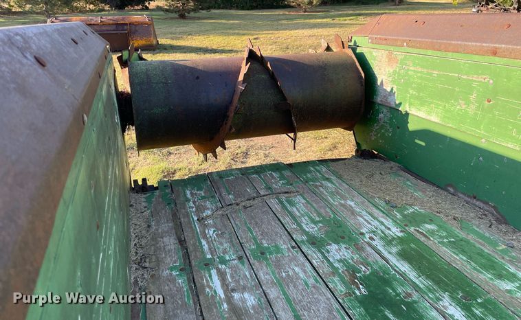 image for item NX9880 John Deere E0054  manure spreader