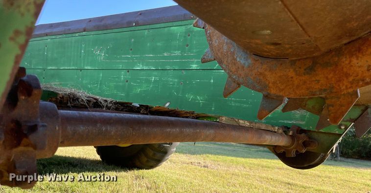 image for item NX9880 John Deere E0054  manure spreader