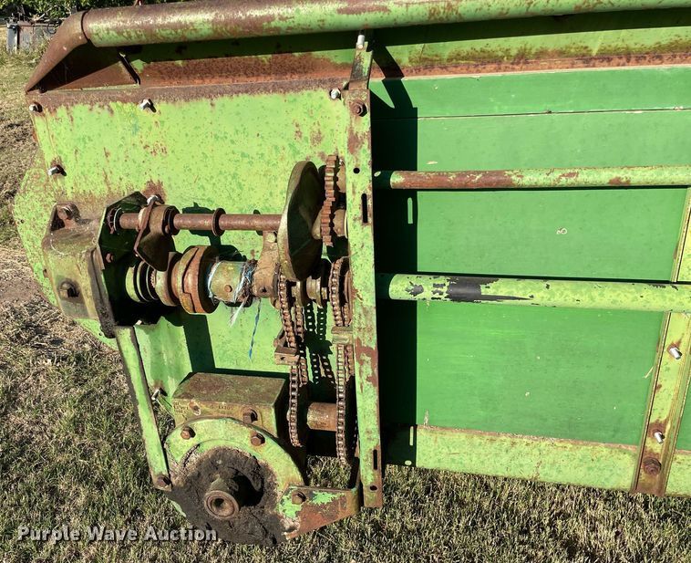 image for item NX9880 John Deere E0054  manure spreader