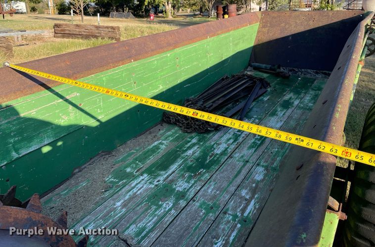 image for item NX9880 John Deere E0054  manure spreader