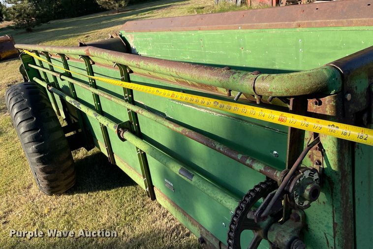 image for item NX9880 John Deere E0054  manure spreader