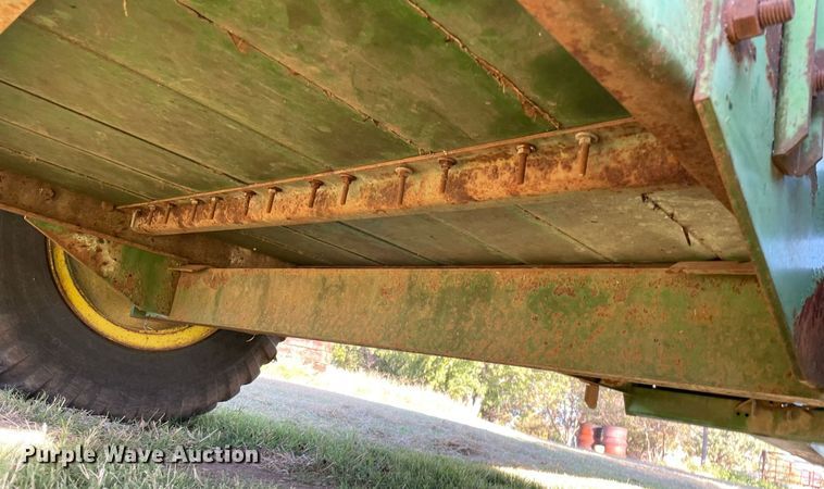 image for item NX9880 John Deere E0054  manure spreader