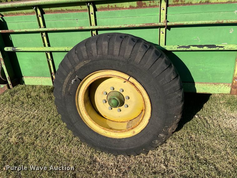 image for item NX9880 John Deere E0054  manure spreader