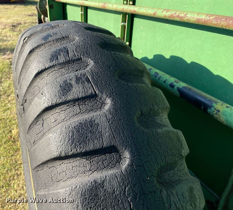 image for item NX9880 John Deere E0054  manure spreader