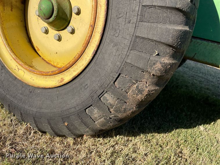 image for item NX9880 John Deere E0054  manure spreader