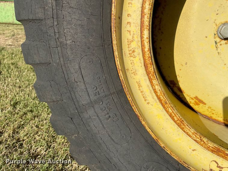 image for item NX9880 John Deere E0054  manure spreader