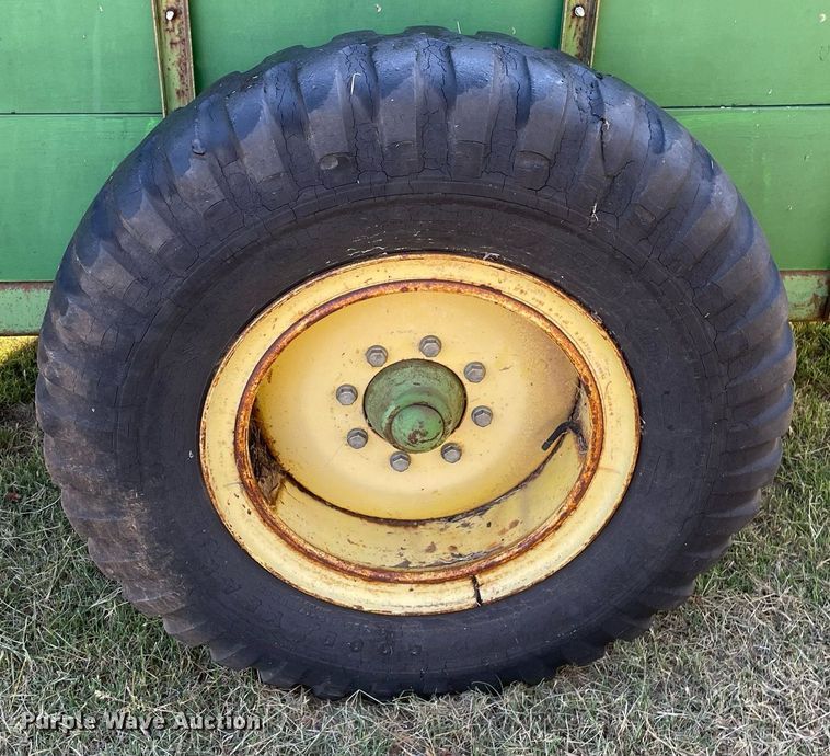 image for item NX9880 John Deere E0054  manure spreader