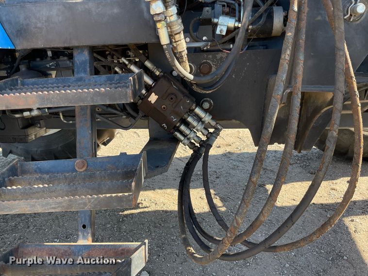 image for item NX9886 1996 New Holland 8160  tractor