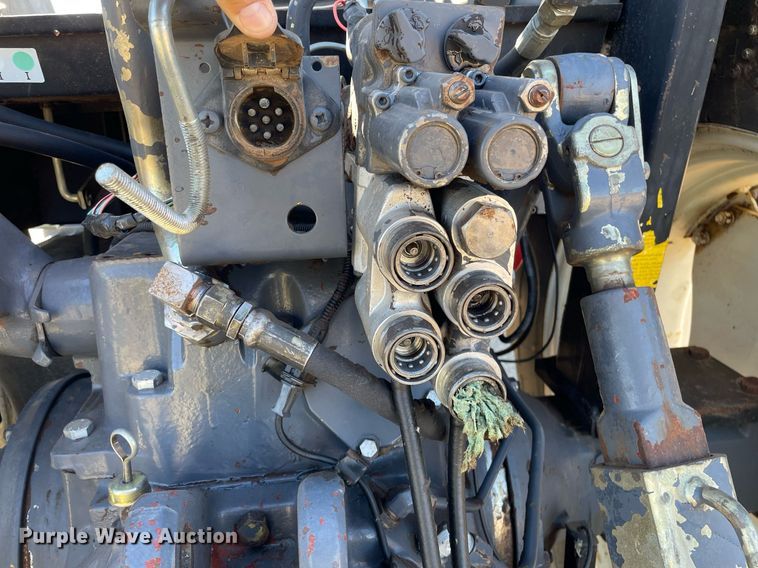 image for item NX9886 1996 New Holland 8160  tractor