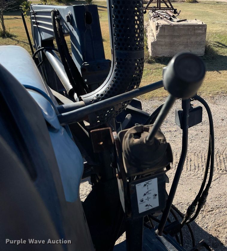 image for item NX9886 1996 New Holland 8160  tractor