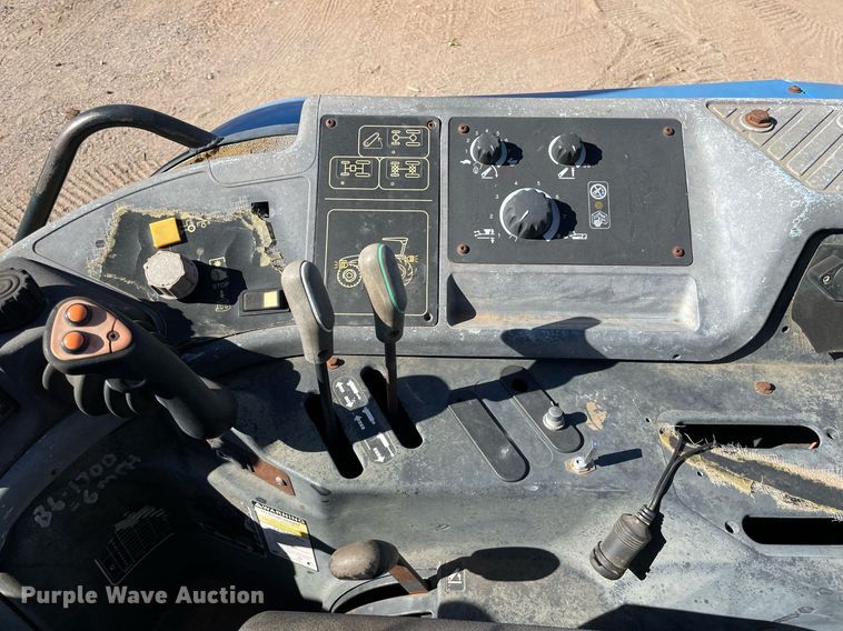 image for item NX9886 1996 New Holland 8160  tractor