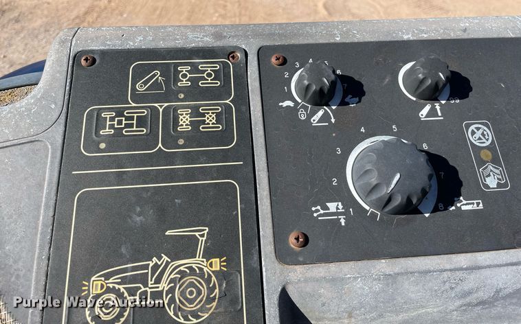 image for item NX9886 1996 New Holland 8160  tractor