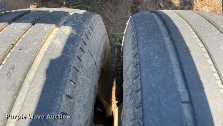 image for item NY9983 Industrias America 20X4  hay bale trailer