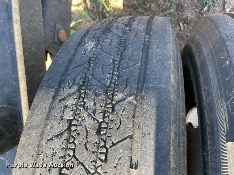 image for item NY9983 Industrias America 20X4  hay bale trailer