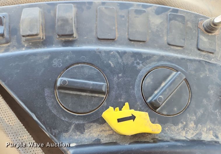 image for item NZ9045 2004 Case IH MX255  MFWD tractor