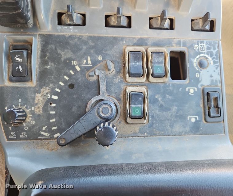 image for item NZ9045 2004 Case IH MX255  MFWD tractor