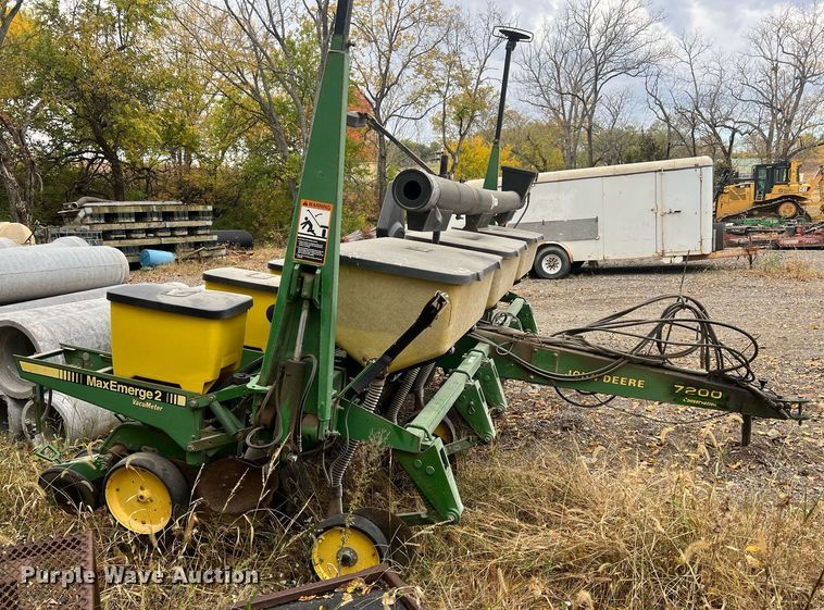 image for item OA9038 John Deere 7200  planter