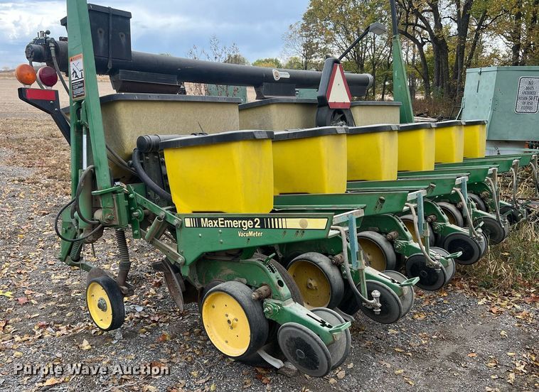 image for item OA9038 John Deere 7200  planter