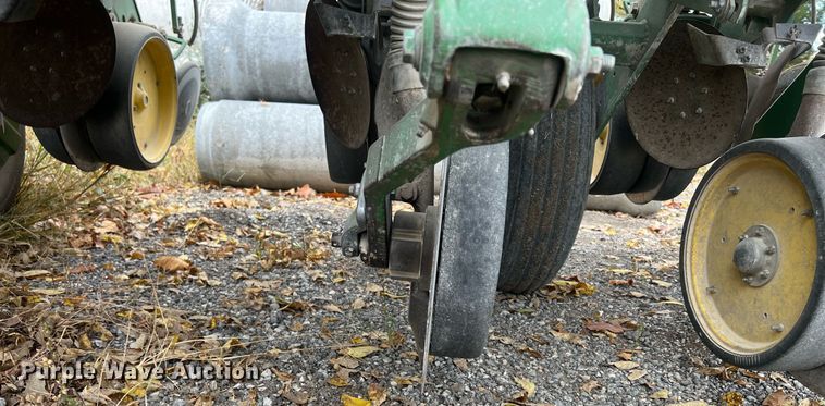 image for item OA9038 John Deere 7200  planter
