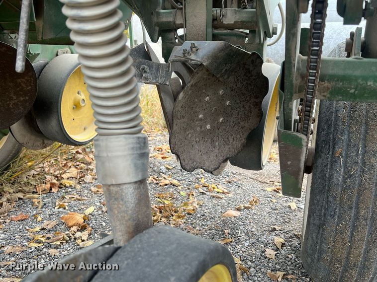 image for item OA9038 John Deere 7200  planter