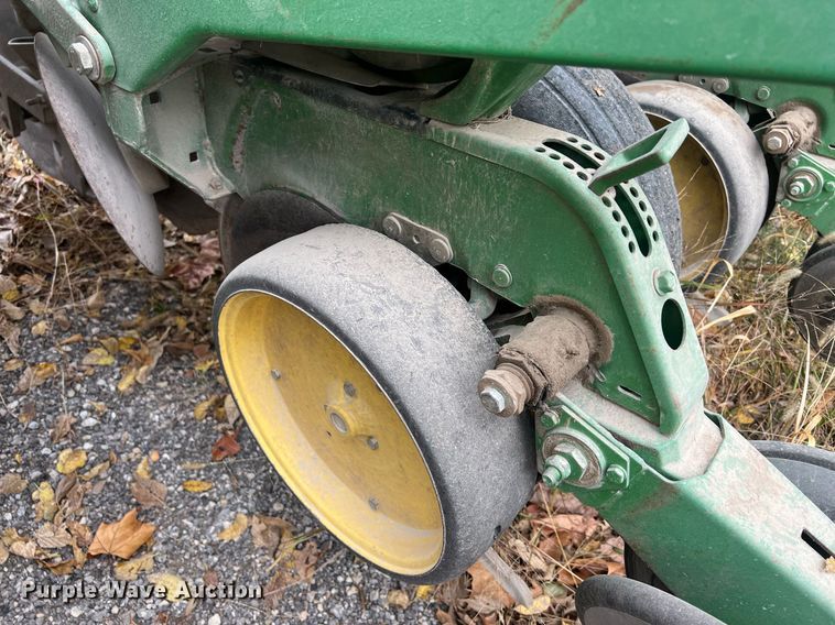 image for item OA9038 John Deere 7200  planter