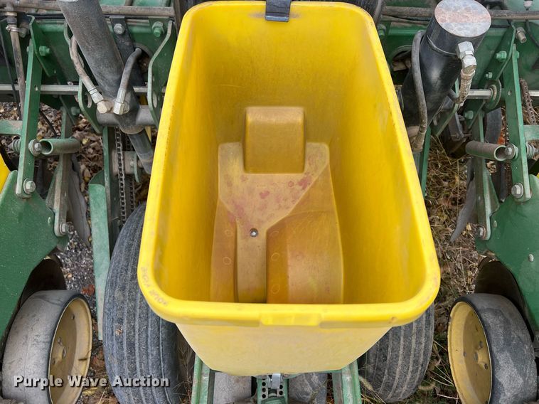 image for item OA9038 John Deere 7200  planter