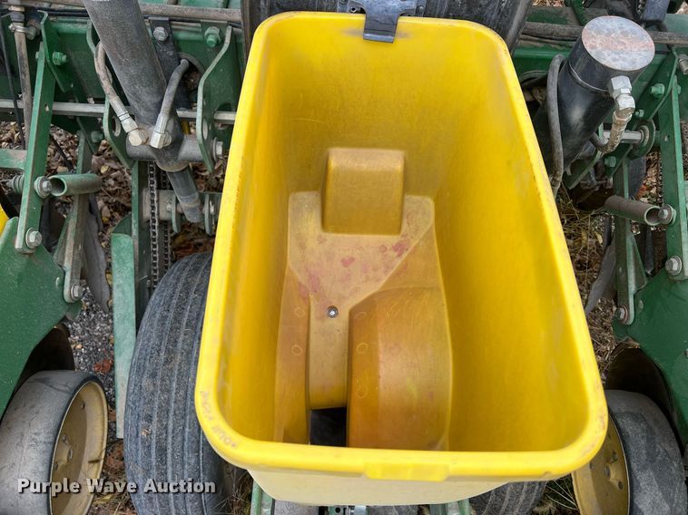 image for item OA9038 John Deere 7200  planter