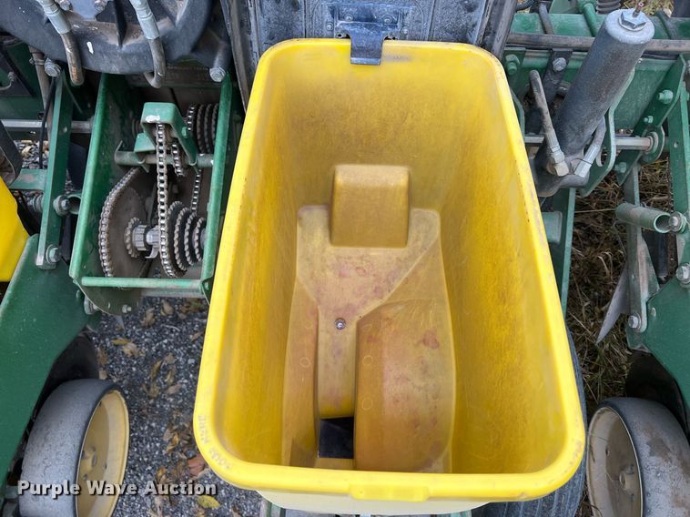 image for item OA9038 John Deere 7200  planter