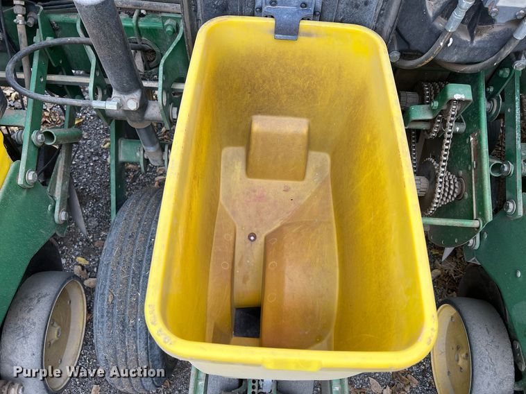 image for item OA9038 John Deere 7200  planter