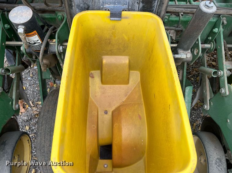 image for item OA9038 John Deere 7200  planter