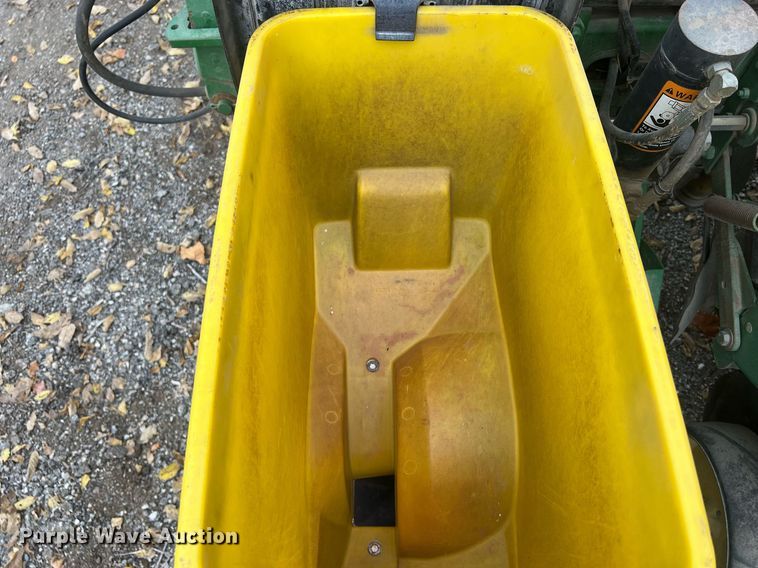 image for item OA9038 John Deere 7200  planter