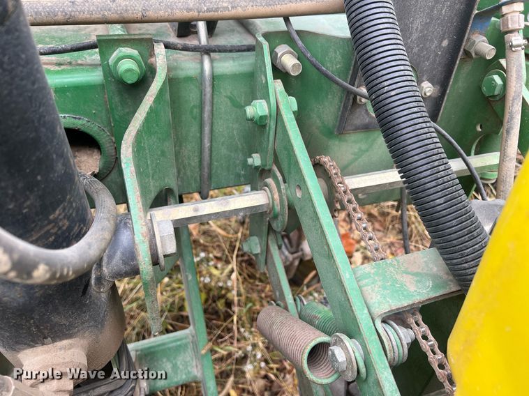 image for item OA9038 John Deere 7200  planter