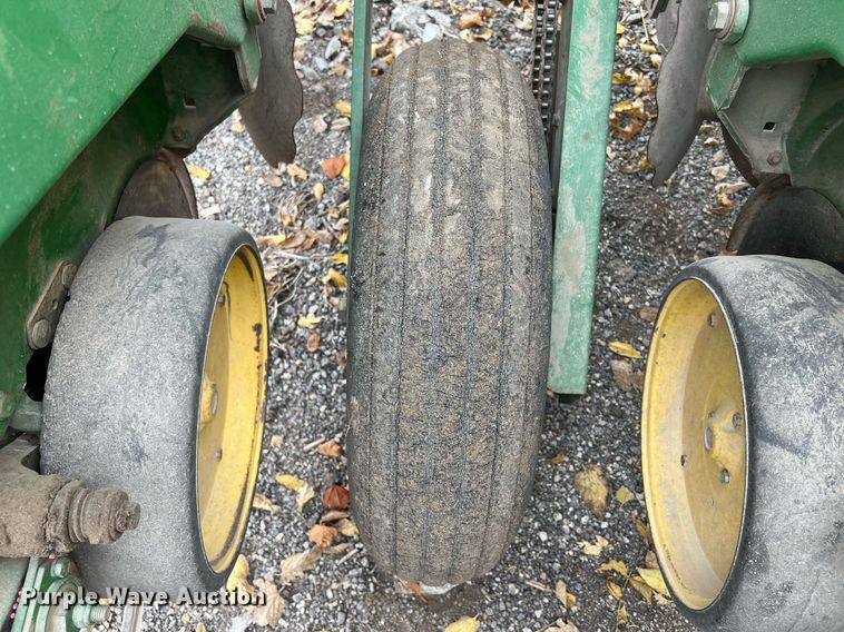 image for item OA9038 John Deere 7200  planter