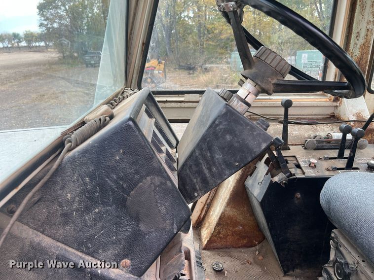 image for item OA9039 1979 Case 2290  tractor