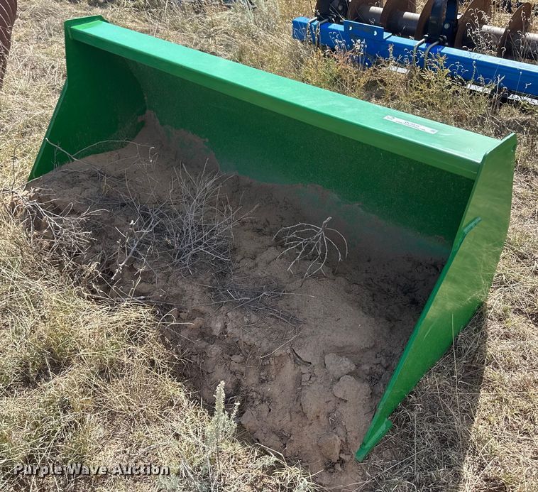image for item OC9535 John Deere  loader bucket
