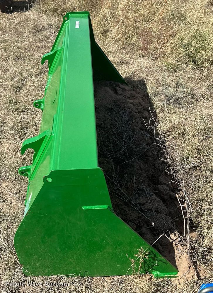 image for item OC9535 John Deere  loader bucket