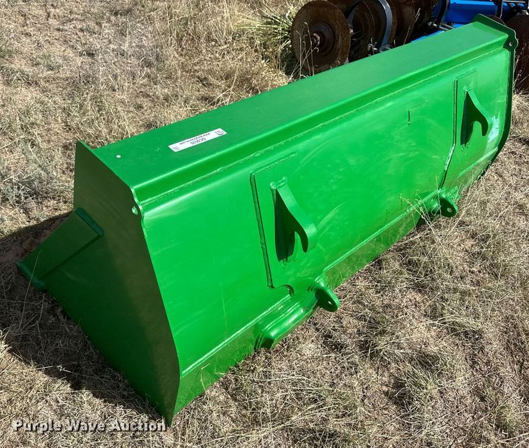 image for item OC9535 John Deere  loader bucket