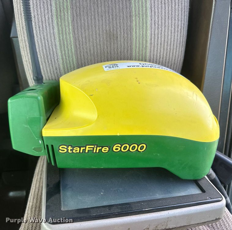 image for item OC9536 John Deere Starfire 6000  GPS receiver