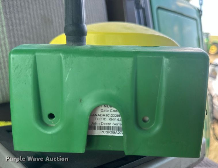 image for item OC9536 John Deere Starfire 6000  GPS receiver