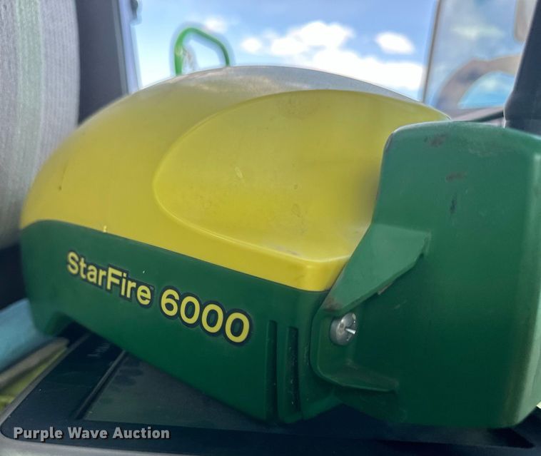 image for item OC9536 John Deere Starfire 6000  GPS receiver